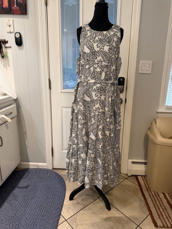 Talbots Dresses & Skirts - Talbots Black and White Paisley-Print Sleeveless Midi Dress